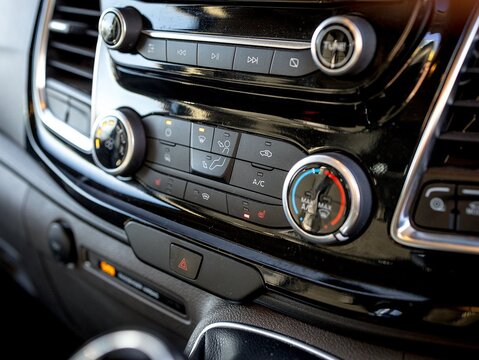 2.0 280 EcoBlue Limited Panel Van 5dr Diesel Manual L1 H1 Euro 6 (s/s) (130 ps)