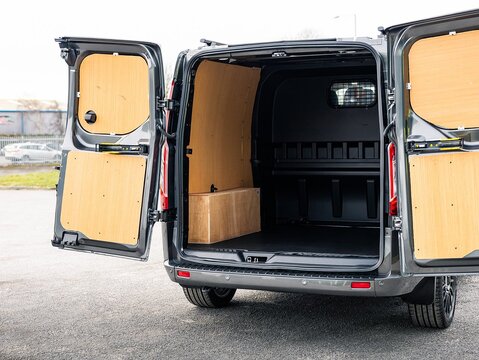 2.0 320 EcoBlue Limited Crew Van Double Cab 5dr Diesel Manual L2 H1 Euro 6 (s/s) (130 ps)