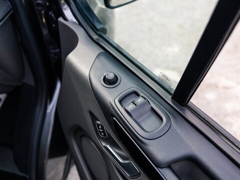 2.0 320 EcoBlue Limited Crew Van Double Cab 5dr Diesel Manual L2 H1 Euro 6 (s/s) (130 ps)