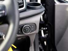 Ford Transit Custom Signature 320 2.0 EcoBlue 130 BHP Limited Doublecab L2 LWB Euro 6 Diesel 6-Speed Manual Van