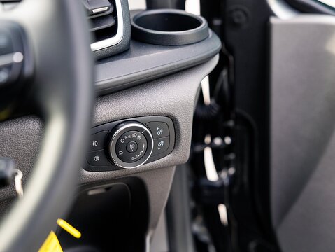 2.0 320 EcoBlue Limited Crew Van Double Cab 5dr Diesel Manual L2 H1 Euro 6 (s/s) (130 ps)