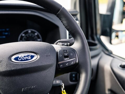 2.0 320 EcoBlue Limited Crew Van Double Cab 5dr Diesel Manual L2 H1 Euro 6 (s/s) (130 ps)