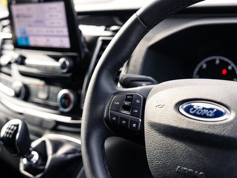 2.0 320 EcoBlue Limited Crew Van Double Cab 5dr Diesel Manual L2 H1 Euro 6 (s/s) (130 ps)