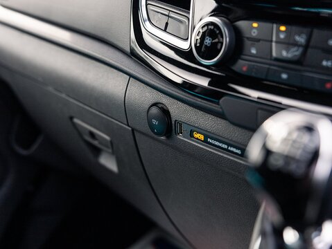 2.0 320 EcoBlue Limited Crew Van Double Cab 5dr Diesel Manual L2 H1 Euro 6 (s/s) (130 ps)