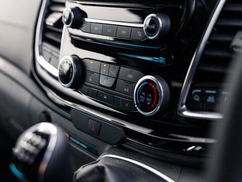 2.0 320 EcoBlue Limited Crew Van Double Cab 5dr Diesel Manual L2 H1 Euro 6 (s/s) (130 ps)