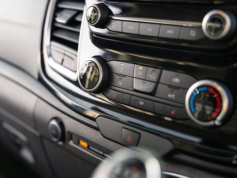 2.0 280 EcoBlue Limited Panel Van 5dr Diesel Manual L1 H1 Euro 6 (s/s) (130 ps)