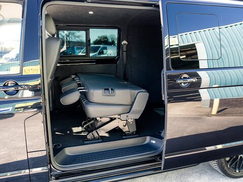 2.0 BiTDI T32 Highline Crew Van 5dr Diesel DSG 4Motion LWB Euro 6 (s/s) (199 ps)