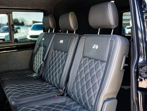 2.0 BiTDI T32 Highline Crew Van 5dr Diesel DSG 4Motion LWB Euro 6 (s/s) (199 ps)