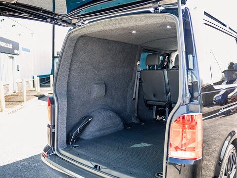 2.0 BiTDI T32 Highline Crew Van 5dr Diesel DSG 4Motion LWB Euro 6 (s/s) (199 ps)