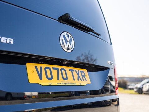 2.0 BiTDI T32 Highline Crew Van 5dr Diesel DSG 4Motion LWB Euro 6 (s/s) (199 ps)