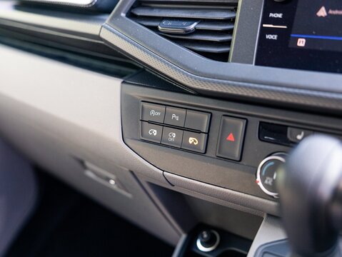 2.0 BiTDI T32 Highline Crew Van 5dr Diesel DSG 4Motion LWB Euro 6 (s/s) (199 ps)