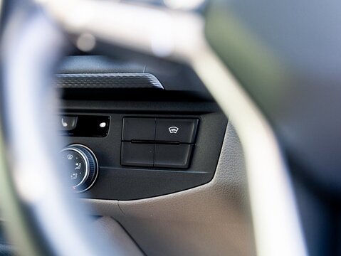 2.0 BiTDI T32 Highline Crew Van 5dr Diesel DSG 4Motion LWB Euro 6 (s/s) (199 ps)