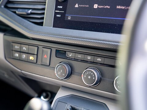 2.0 BiTDI T32 Highline Crew Van 5dr Diesel DSG 4Motion LWB Euro 6 (s/s) (199 ps)