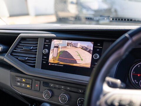 2.0 BiTDI T32 Highline Crew Van 5dr Diesel DSG 4Motion LWB Euro 6 (s/s) (199 ps)