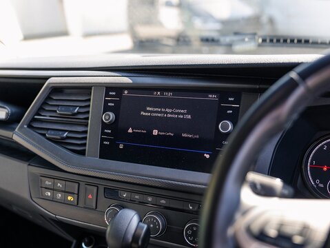 2.0 BiTDI T32 Highline Crew Van 5dr Diesel DSG 4Motion LWB Euro 6 (s/s) (199 ps)