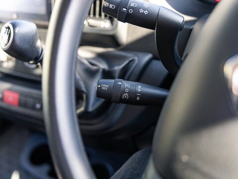 35 L3 2.2BlueHDi Low Platform Luton 140ps Enterpri Luton 2.2 Manual Diesel