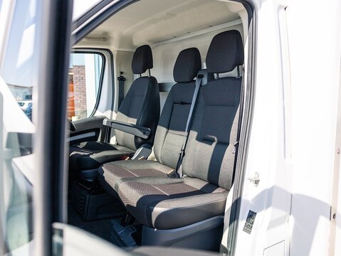 35 L3 2.2BlueHDi Low Platform Luton 140ps Enterpri Luton 2.2 Manual Diesel