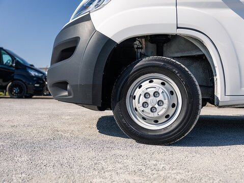 35 L3 2.2BlueHDi Low Platform Luton 140ps Enterpri Luton 2.2 Manual Diesel