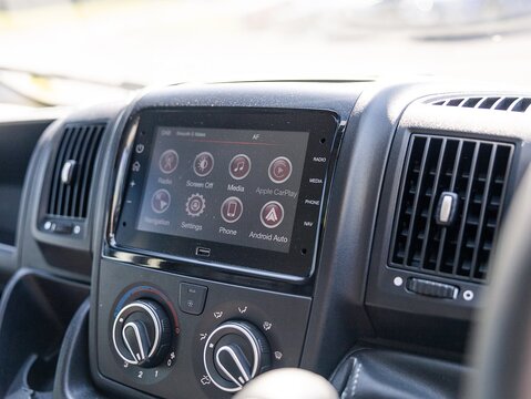 35 L3 2.2BlueHDi Low Platform Luton 140ps Enterpri Luton 2.2 Manual Diesel