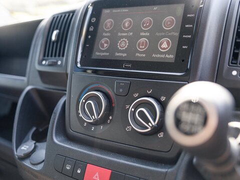 35 L3 2.2BlueHDi Low Platform Luton 140ps Enterpri Luton 2.2 Manual Diesel