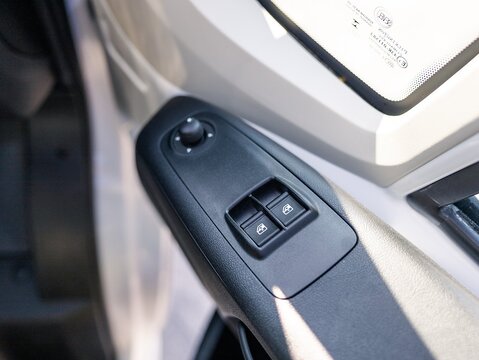 35 L3 2.2BlueHDi Low Platform Luton 140ps Enterpri Luton 2.2 Manual Diesel