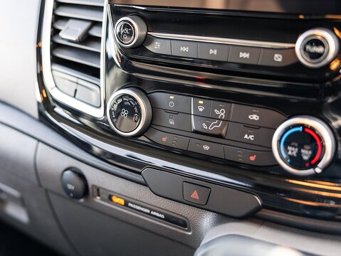 2.0 300 EcoBlue Limited Crew Van Double Cab 5dr Diesel Auto L1 H1 Euro 6 (s/s) (170 ps)