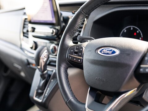 2.0 300 EcoBlue Limited Crew Van Double Cab 5dr Diesel Auto L1 H1 Euro 6 (s/s) (170 ps)