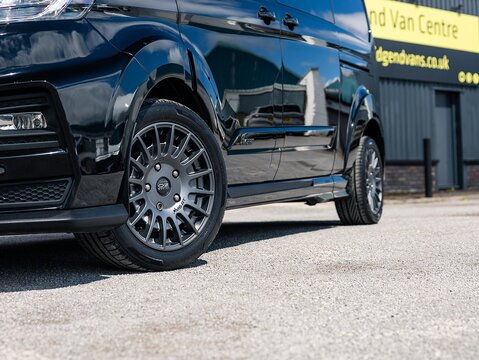 2.0 320 EcoBlue Limited Crew Van Double Cab 5dr Diesel Auto L2 H1 Euro 6 (170 ps)