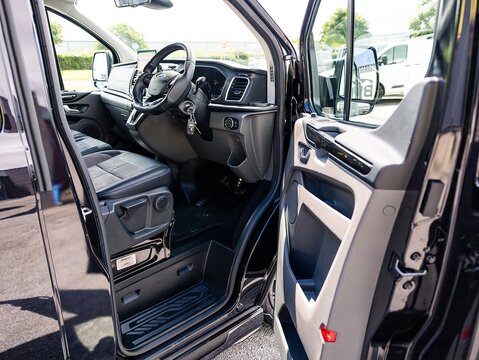 2.0 320 EcoBlue Limited Crew Van Double Cab 5dr Diesel Auto L2 H1 Euro 6 (170 ps)