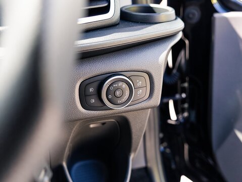 2.0 320 EcoBlue Limited Crew Van Double Cab 5dr Diesel Auto L2 H1 Euro 6 (170 ps)