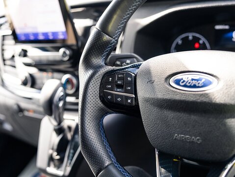 2.0 320 EcoBlue Limited Crew Van Double Cab 5dr Diesel Auto L2 H1 Euro 6 (170 ps)