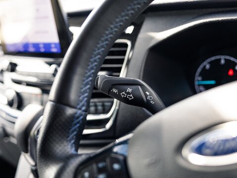 2.0 320 EcoBlue Limited Crew Van Double Cab 5dr Diesel Auto L2 H1 Euro 6 (170 ps)