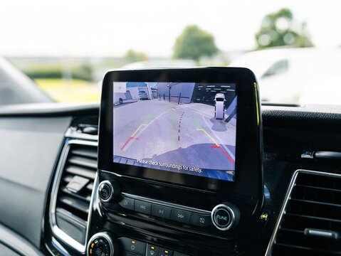 2.0 320 EcoBlue Limited Crew Van Double Cab 5dr Diesel Auto L2 H1 Euro 6 (170 ps)