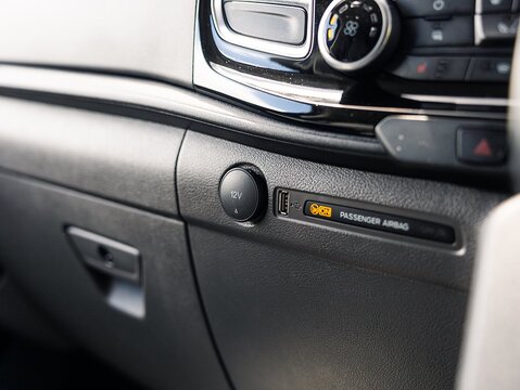 2.0 320 EcoBlue Limited Crew Van Double Cab 5dr Diesel Auto L2 H1 Euro 6 (170 ps)