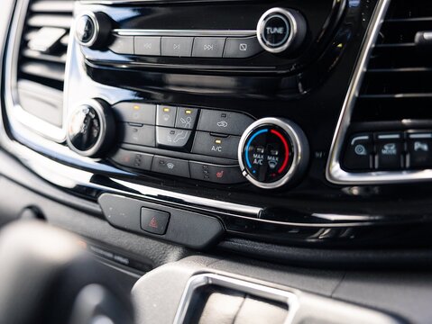 2.0 320 EcoBlue Limited Crew Van Double Cab 5dr Diesel Auto L2 H1 Euro 6 (170 ps)