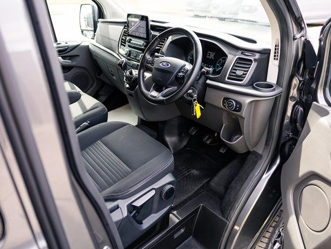2.0 320 EcoBlue Limited Crew Van Double Cab 5dr Diesel Manual L1 H1 Euro 6 (s/s) (6 Seat) (130 ps)