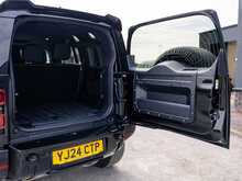 Land Rover Defender 110 3.0 D300 X-Dynamic HSE 6 Seat Hard Top Auto