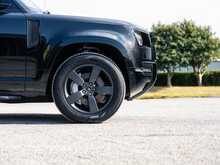 Land Rover Defender 110 3.0 D300 X-Dynamic HSE 6 Seat Hard Top Auto