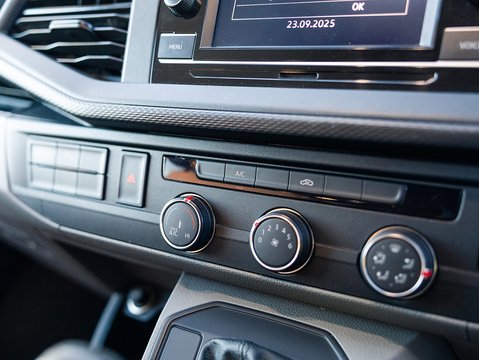 2.0 TDI T30 Highline Panel Van 5dr Diesel DSG FWD LWB Euro 6 (s/s) (150 ps)