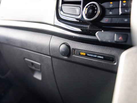 2.0 320 EcoBlue Limited Crew Van Double Cab 5dr Diesel Auto L1 H1 Euro 6 (170 ps)