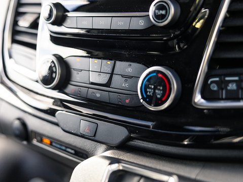 2.0 320 EcoBlue Limited Crew Van Double Cab 5dr Diesel Auto L1 H1 Euro 6 (170 ps)