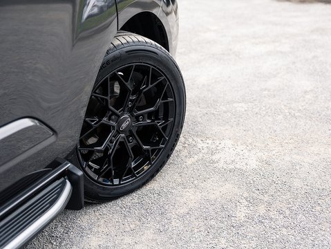 2.0 320 EcoBlue Limited Crew Van Double Cab 5dr Diesel Auto L2 H1 Euro 6 (130 ps)