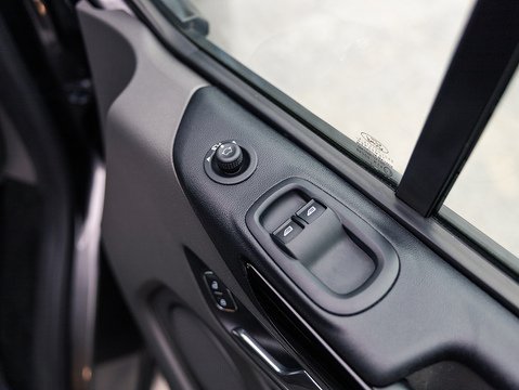 2.0 320 EcoBlue Limited Crew Van Double Cab 5dr Diesel Auto L2 H1 Euro 6 (130 ps)