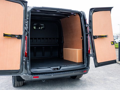 2.0 320 EcoBlue Limited Crew Van Double Cab 5dr Diesel Auto L2 H1 Euro 6 (130 ps)