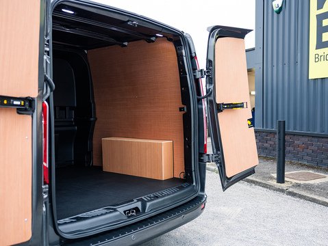 2.0 320 EcoBlue Limited Crew Van Double Cab 5dr Diesel Auto L2 H1 Euro 6 (130 ps)