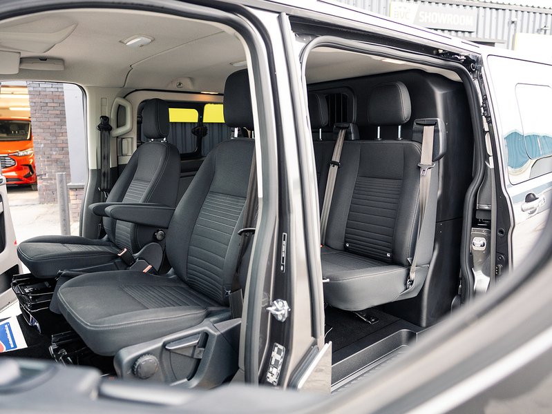 Ford 2.0 320 EcoBlue Limited Crew Van Double Cab 5dr Diesel Auto L2 H1 Euro 6 (130 ps)