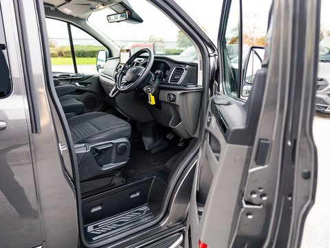 2.0 320 EcoBlue Limited Crew Van Double Cab 5dr Diesel Auto L2 H1 Euro 6 (130 ps)