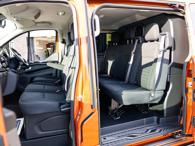 Ford 2.0 320 EcoBlue Limited Crew Van Double Cab 5dr Diesel Manual L2 H1 Euro 6 (s/s) (6 Seat) (130 ps)