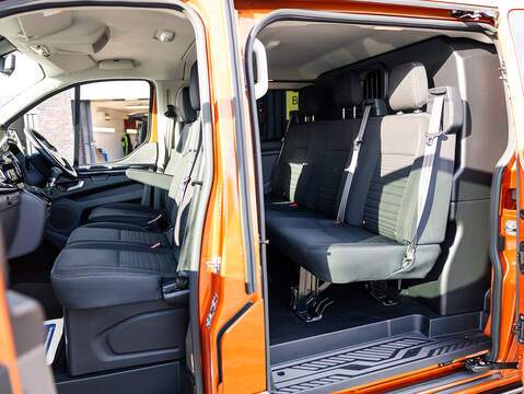 2.0 320 EcoBlue Limited Crew Van Double Cab 5dr Diesel Manual L2 H1 Euro 6 (s/s) (6 Seat) (130 ps)