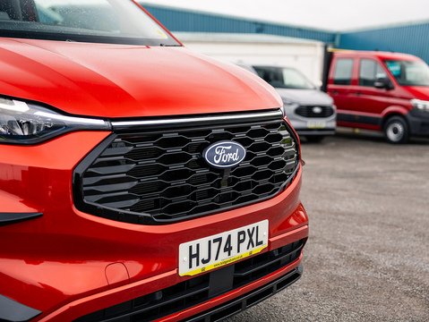 2.0 320 EcoBlue Limited Crew Van Double Cab 5dr Diesel Auto L2 H1 Euro 6 (s/s) (170 ps)